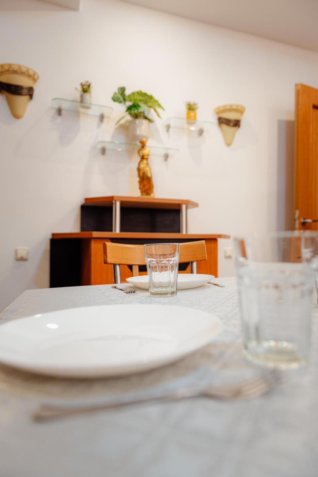 Heart Of Downtown 3 Rooms Apartment Self Check In Bucharest Luaran gambar