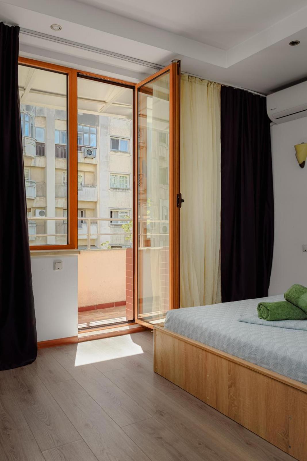 Heart Of Downtown 3 Rooms Apartment Self Check In Bucharest Luaran gambar