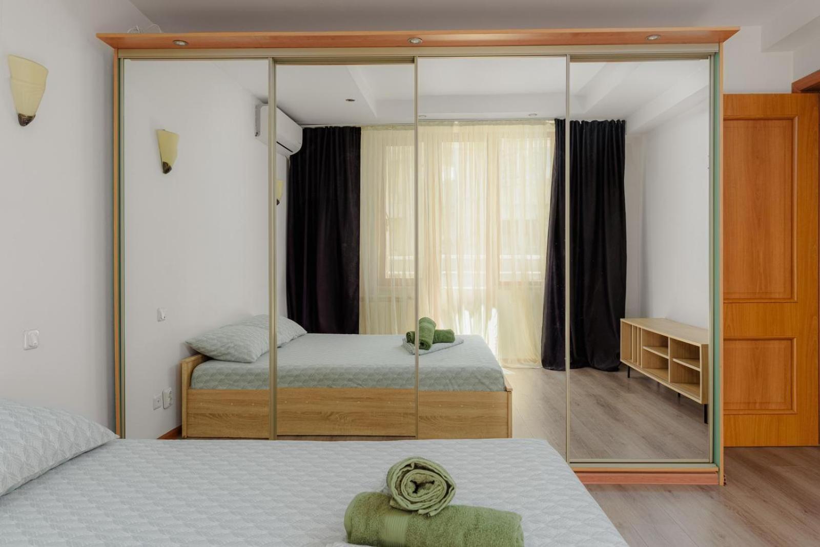 Heart Of Downtown 3 Rooms Apartment Self Check In Bucharest Luaran gambar
